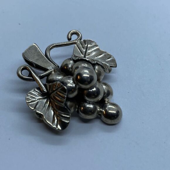 Gorgeous Vintage 925 Mexico Grape Cluster Sterling Silver Brooch / Pin / Pendant - Picture 2 of 5
